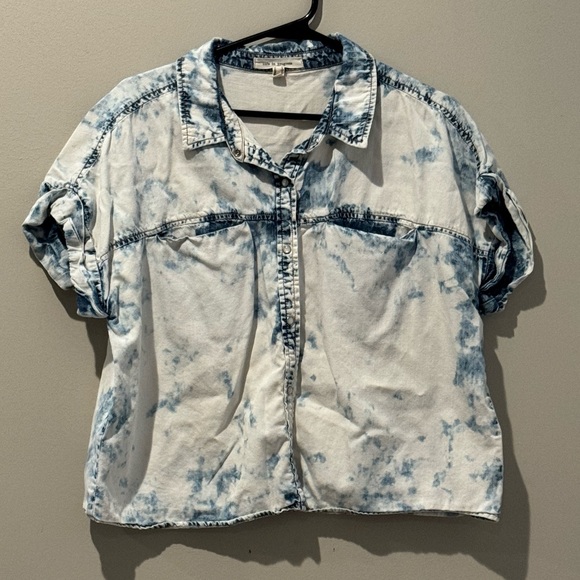 Life in Progress Cropped Bleached Jean Button Up Crop Top - Picture 2 of 7